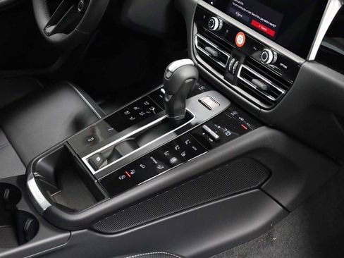 New 2026 Porsche Macan S image 22