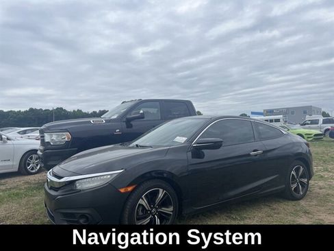 Used 2017 Honda Civic Touring image 2