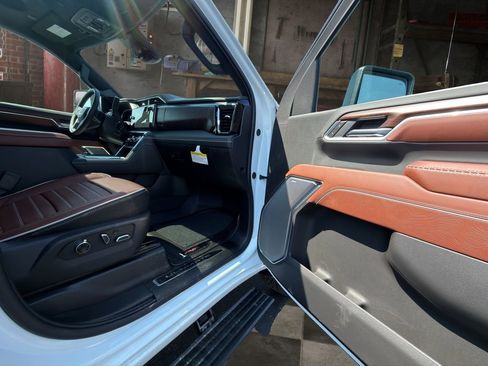 New 2026 GMC Sierra 2500 Denali Ultimate AWD/4WD image 17