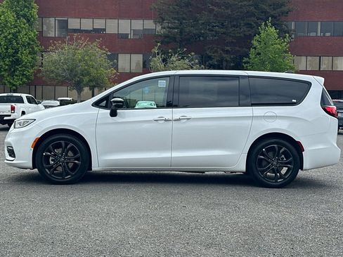 New 2026 Chrysler Pacifica Select image 6