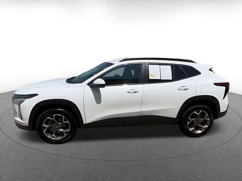 Used 2025 Chevrolet Trax LT FWD image 7