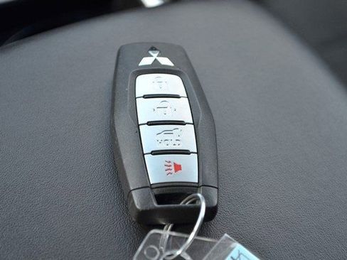 Used 2024 Mitsubishi Outlander SE image 24