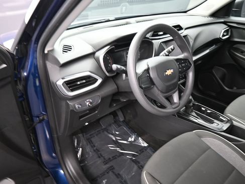 Used 2023 Chevrolet TrailBlazer LS FWD image 12