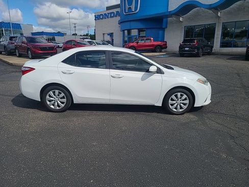 Used 2016 Toyota Corolla LE FWD image 6