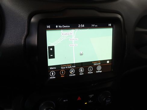 Used 2022 Jeep Renegade Latitude AWD/4WD image 7