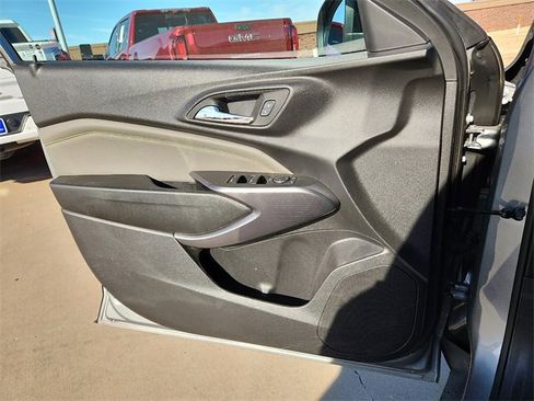 Used 2025 Chevrolet Trax ACTIV w/ Sunroof Package image 13