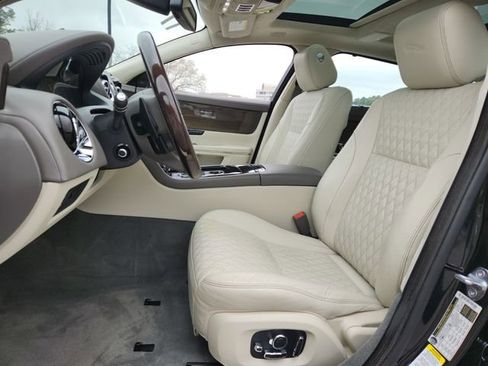 Used 2017 Jaguar XJ L Supercharged image 9