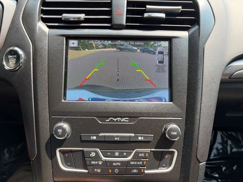 Used 2019 Ford Fusion SE w/ Equipment Group 151A FWD image 24