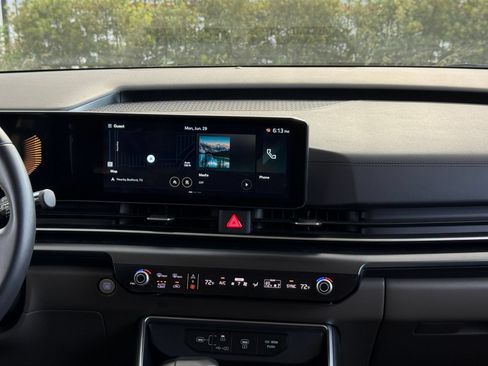 Used 2026 Kia Carnival FWD image 17
