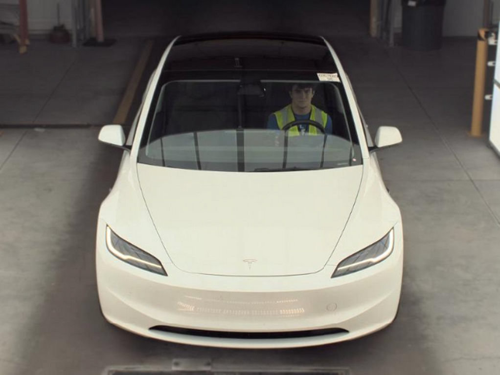 Used 2024 Tesla Model 3 Standard Range RWD image 2