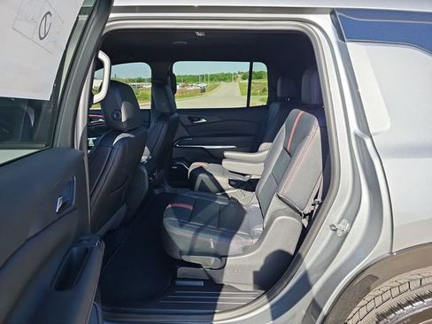 New 2026 Chevrolet Traverse RS FWD image 25