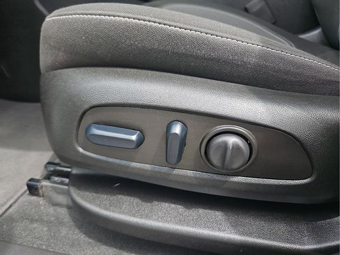 Used 2025 Chevrolet Blazer LT image 12