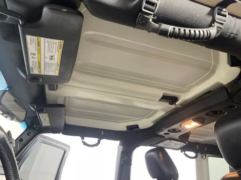 Used 2015 Jeep Wrangler Unlimited Sahara w/ Connectivity Group AWD/4WD image 18