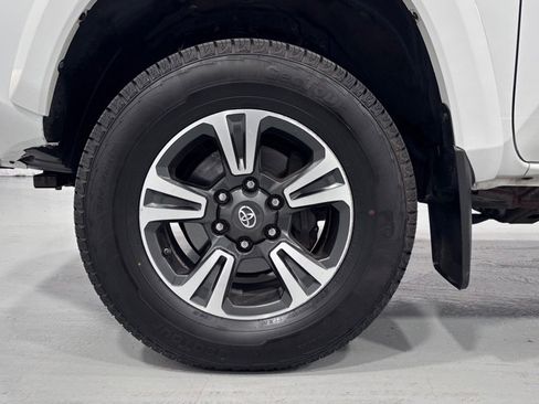 Used 2019 Toyota Tacoma TRD Sport AWD/4WD image 30