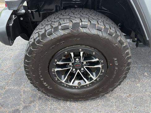 Used 2024 Jeep Wrangler Unlimited Rubicon w/ XTREMEE 35" Tire Package AWD/4WD image 39
