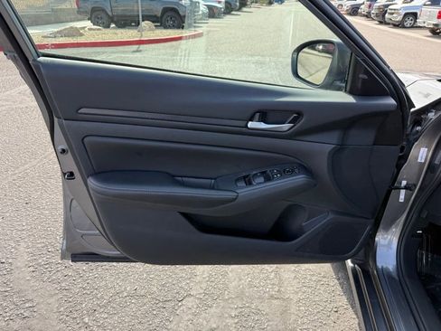 Used 2025 Nissan Altima 2.5 SV image 20