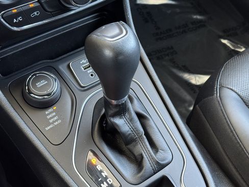 Used 2021 Jeep Cherokee Latitude Lux AWD/4WD image 16