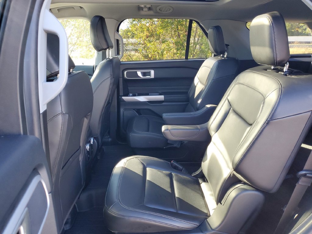 Used 2023 Ford Explorer XLT w/ Equipment Group 202A AWD/4WD image 17