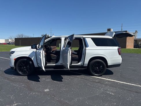 Used 2023 Chevrolet Suburban High Country AWD/4WD image 13