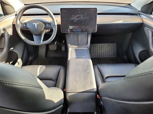 Used 2024 Tesla Model Y Long Range image 15