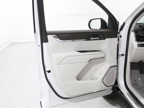 Used 2025 GMC Acadia Denali w/ LPO, Floor Liner Package FWD image 4