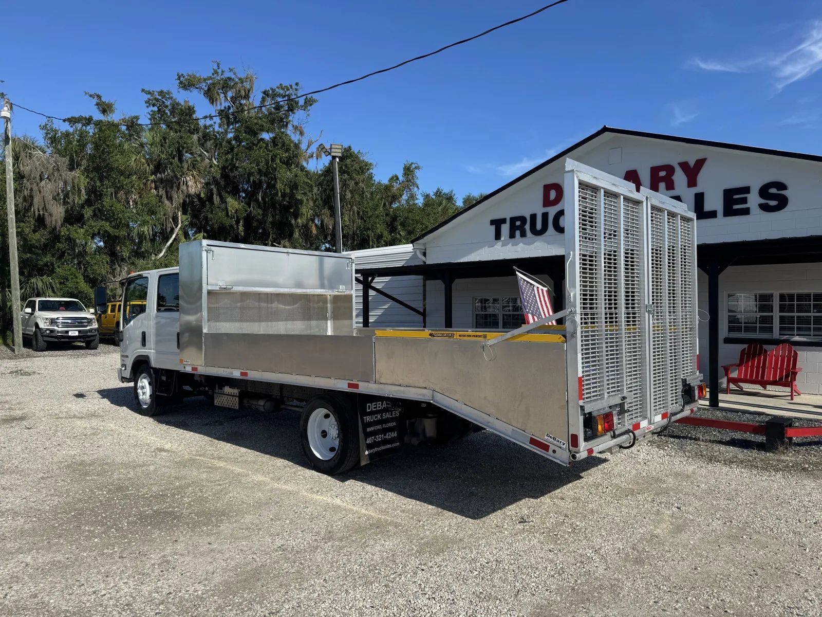 Used 2024 Isuzu NPR RWD image 4