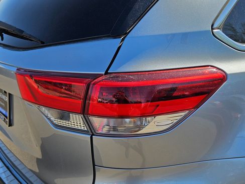 Used 2017 Toyota Highlander Plus w/ Protection Package #3 FWD image 12