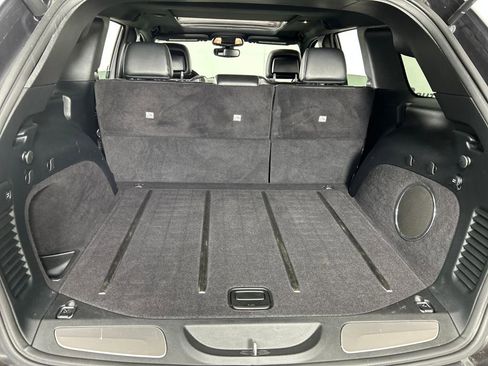 Used 2017 Jeep Grand Cherokee Overland image 21