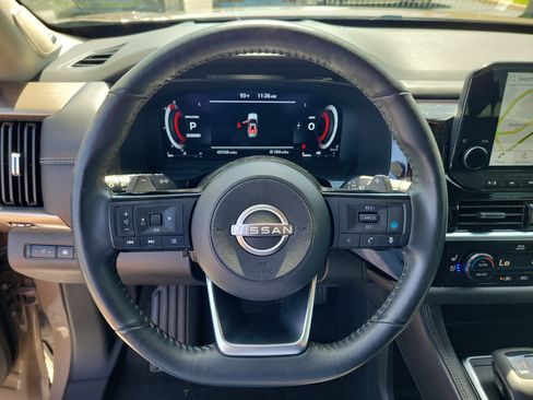 Certified 2024 Nissan Pathfinder Platinum FWD image 18