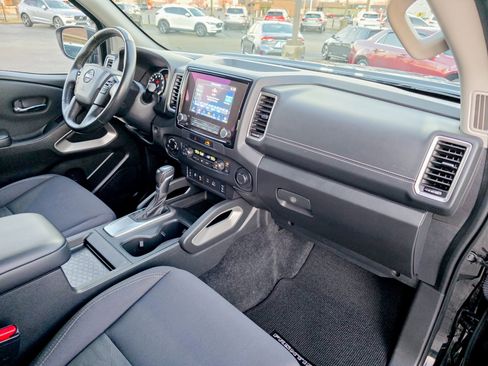 Used 2023 Nissan Frontier SV w/ SV Convenience Package image 9