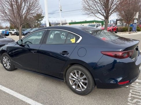 Used 2021 MAZDA MAZDA3 s image 24