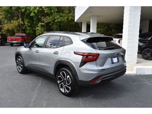 Used 2025 Chevrolet Trax RS w/ Driver Confidence Package image 3