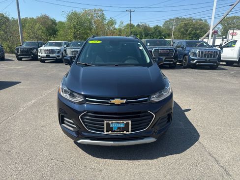 Used 2022 Chevrolet Trax LT w/ LT Convenience Package AWD/4WD image 8