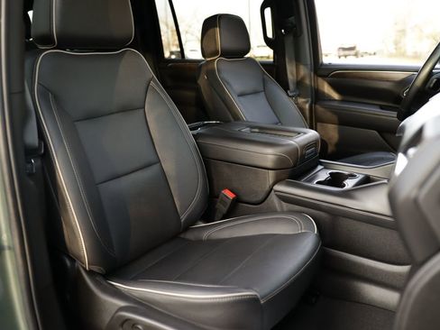 Used 2023 Chevrolet Suburban Premier RWD image 33