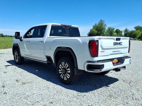 Used 2025 GMC Sierra 3500 Denali Ultimate AWD/4WD image 9