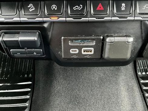 Used 2020 Chevrolet Silverado 1500 LT w/ All-Star Edition image 23