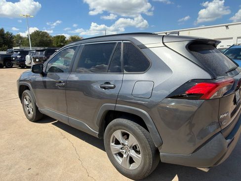 Used 2022 Toyota RAV4 XLE AWD/4WD image 11