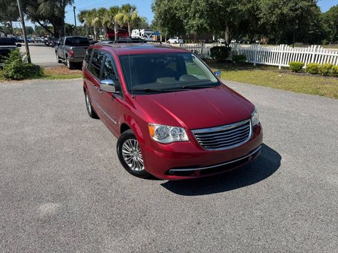 Used 2013 Chrysler Town & Country Touring-L w/ Entertainment Group #2 FWD image 40