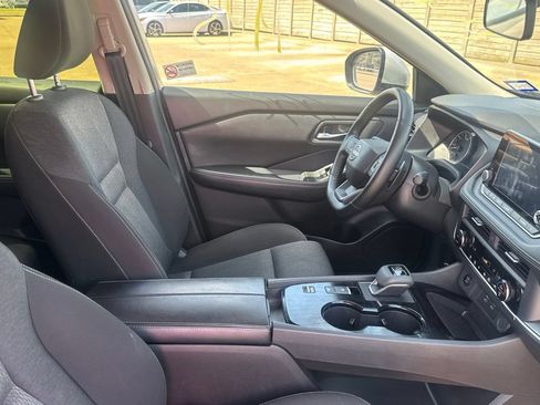 Certified 2025 Nissan Rogue SV FWD image 29