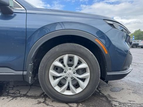 Used 2025 Honda CR-V LX image 11