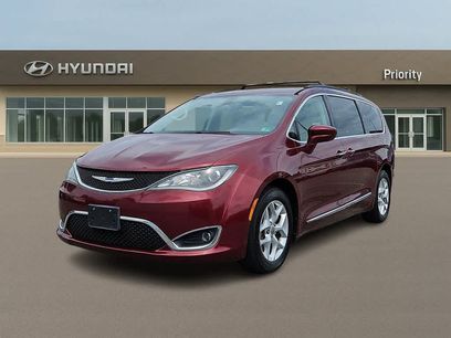 Used 2017 Chrysler Pacifica Touring-L w/ Tire & Wheel Group