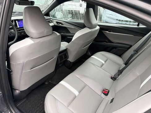 Used 2025 Toyota Camry SE w/ Convenience Package FWD image 19