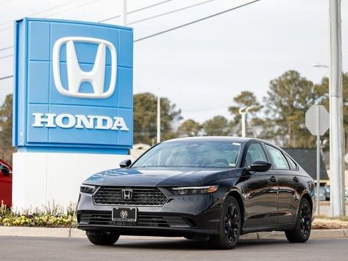 Used 2025 Honda Accord SE image 1