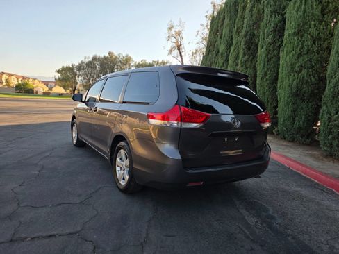 Used 2013 Toyota Sienna L w/ Towing Pkg FWD image 32