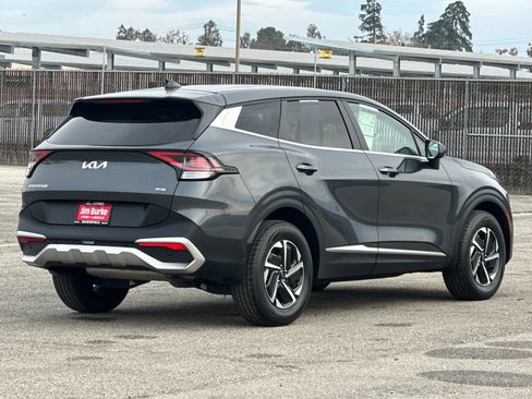 Used 2023 Kia Sportage LX image 4