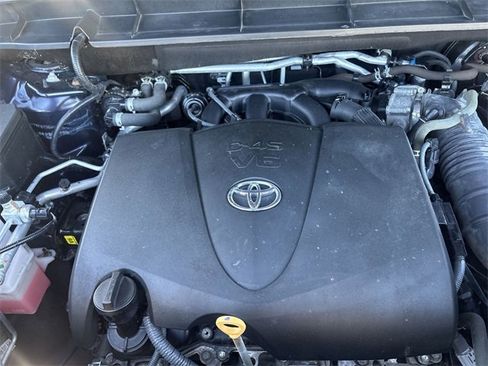 Used 2021 Toyota Highlander XLE image 31
