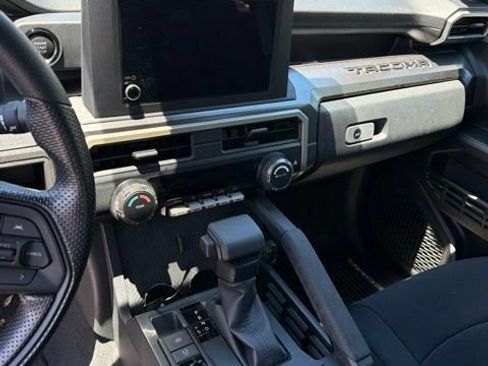 Used 2025 Toyota Tacoma SR5 AWD/4WD image 8