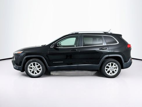 Used 2018 Jeep Cherokee Latitude FWD image 4