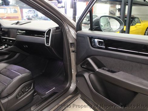 Used 2023 Porsche Cayenne GTS w/ Premium Package AWD/4WD image 39