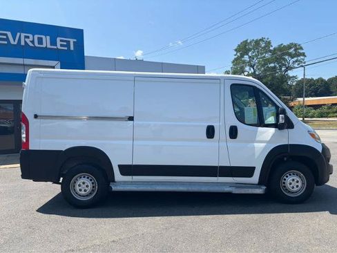 Used 2025 RAM ProMaster 2500 w/ U-Haul Equipment Group FWD image 12